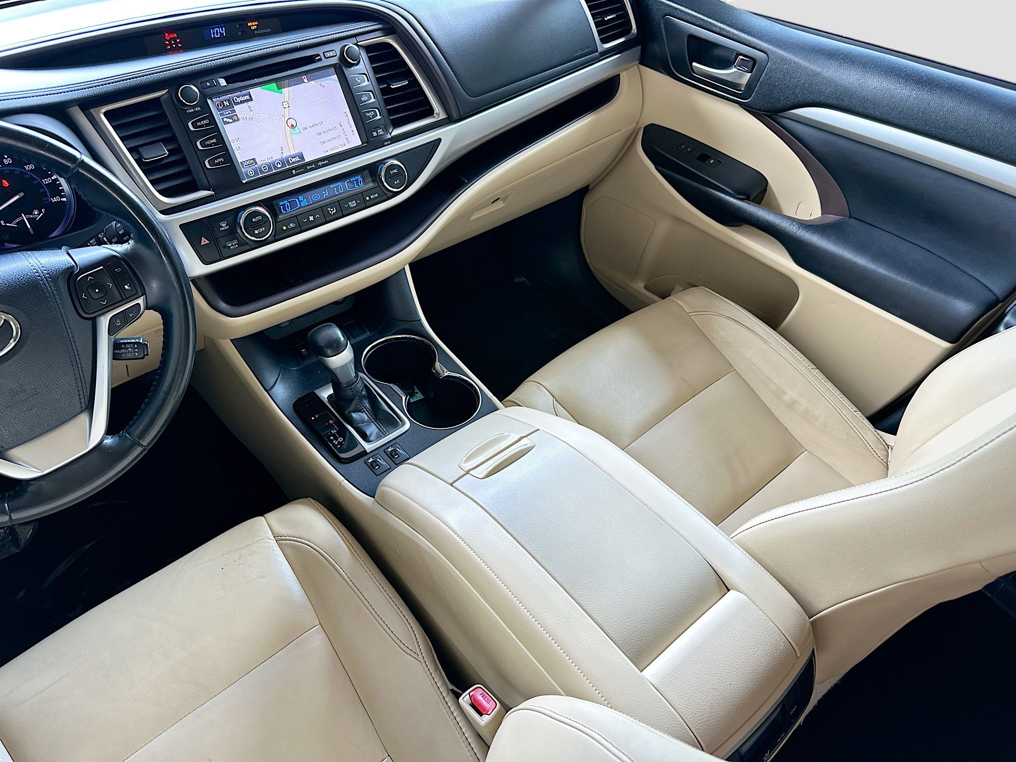 Used 2018 Toyota Highlander XLE image 23