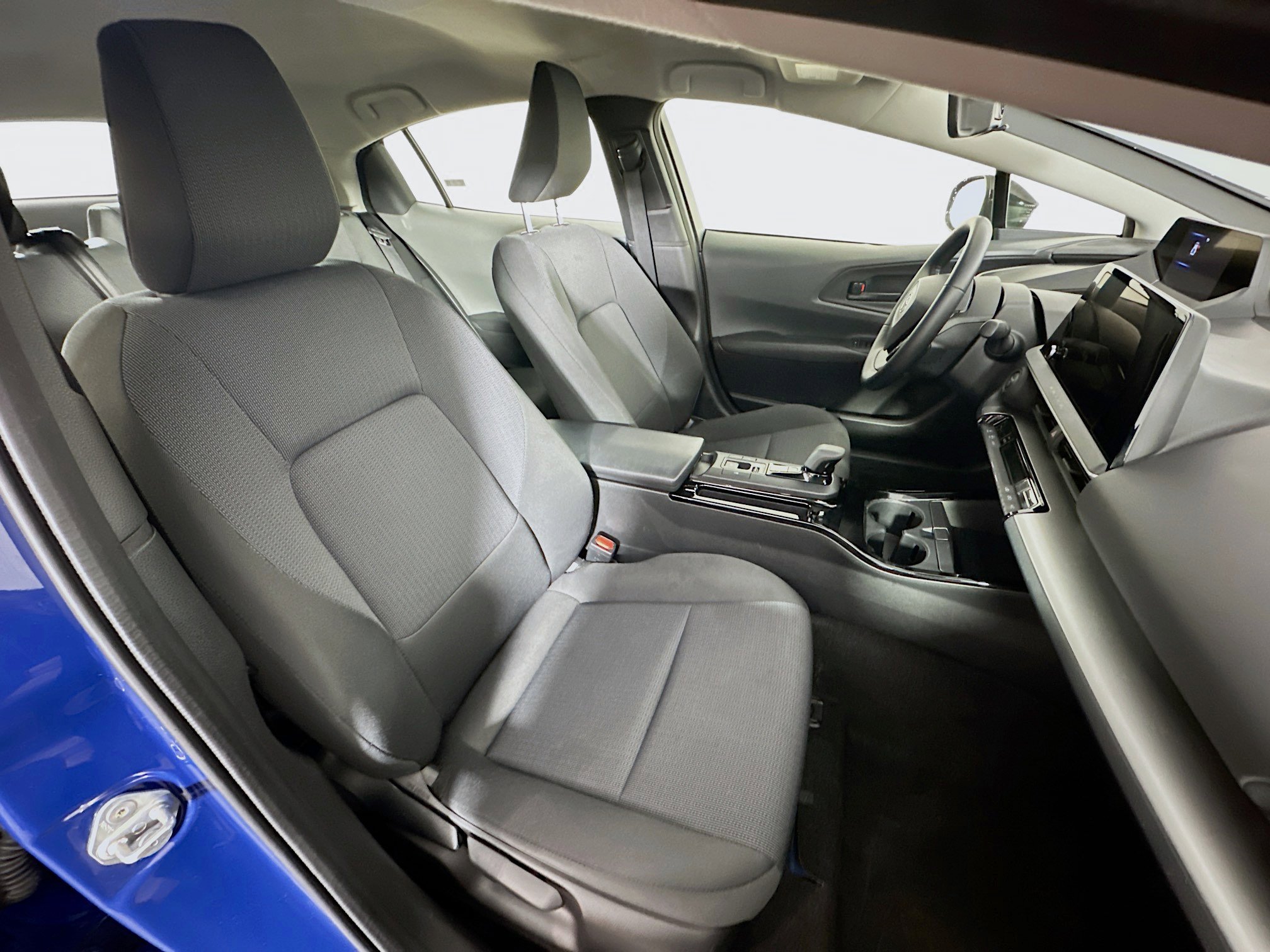 Used 2025 Toyota Prius LE image 31