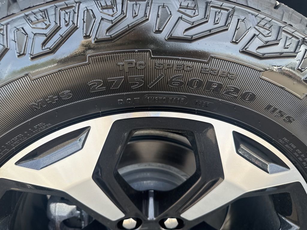 New 2026 GMC Yukon AT4 image 39