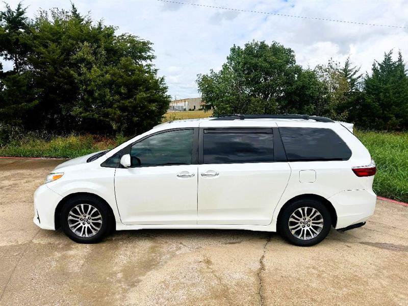 Used 2018 Toyota Sienna XLE Premium FWD image 8