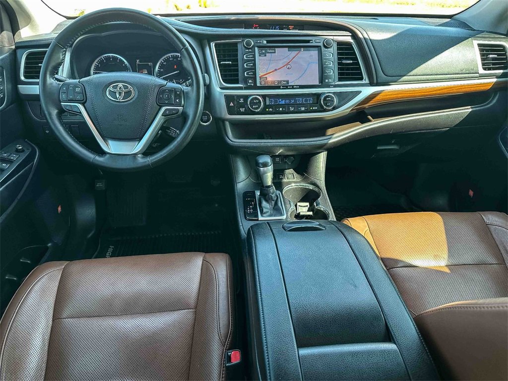 Used 2018 Toyota Highlander Limited Platinum image 11