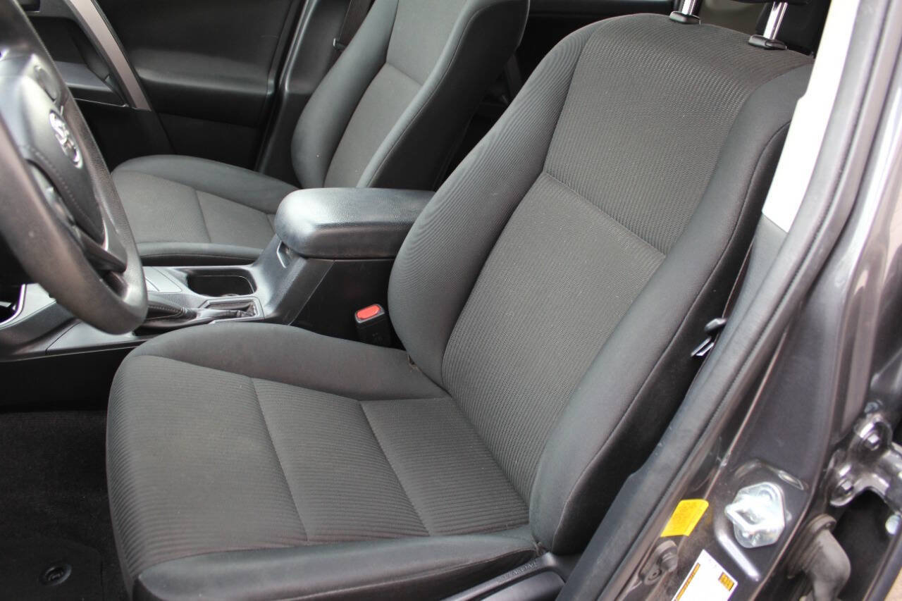 Used 2016 Toyota RAV4 LE image 11