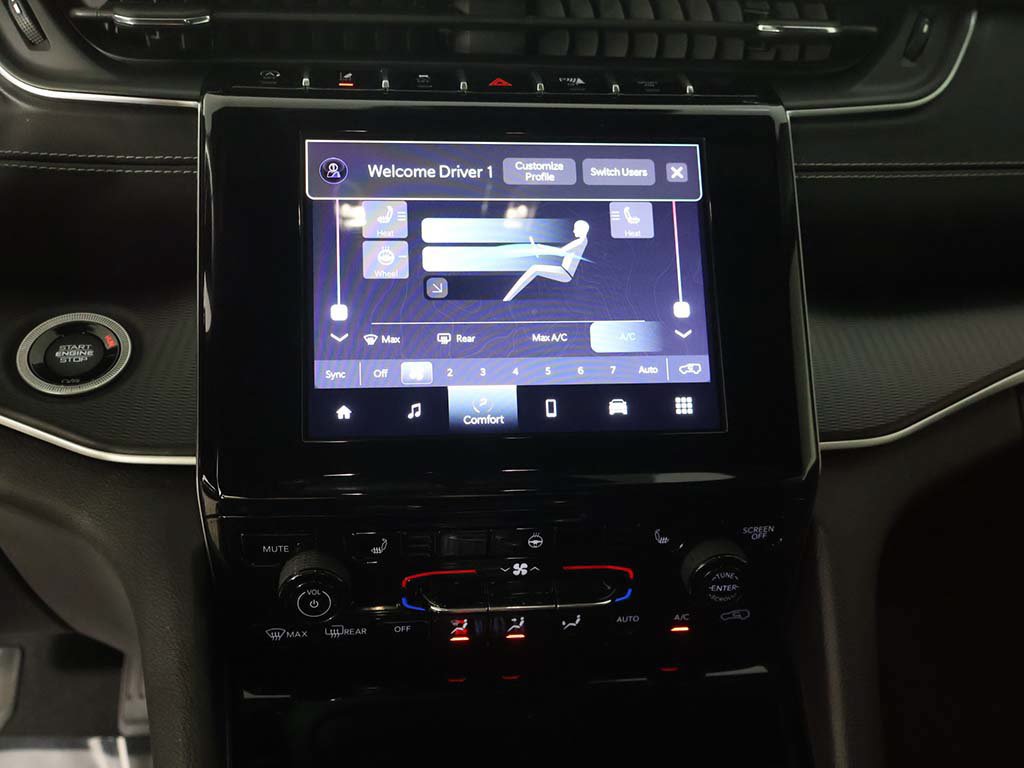 Used 2023 Jeep Grand Cherokee Altitude AWD/4WD image 40