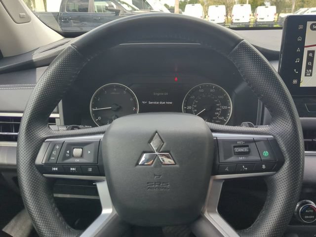 Used 2025 Mitsubishi Outlander SE FWD image 33