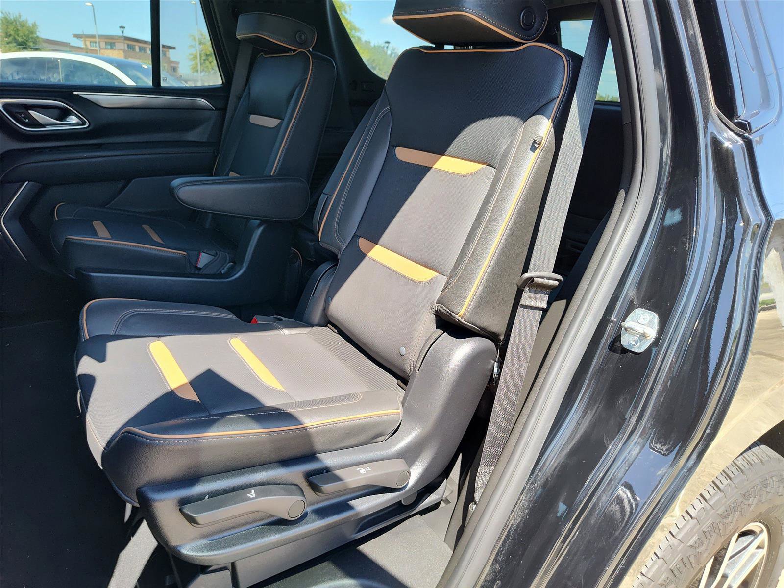 Used 2024 GMC Yukon AT4 w/ Technology Package image 28