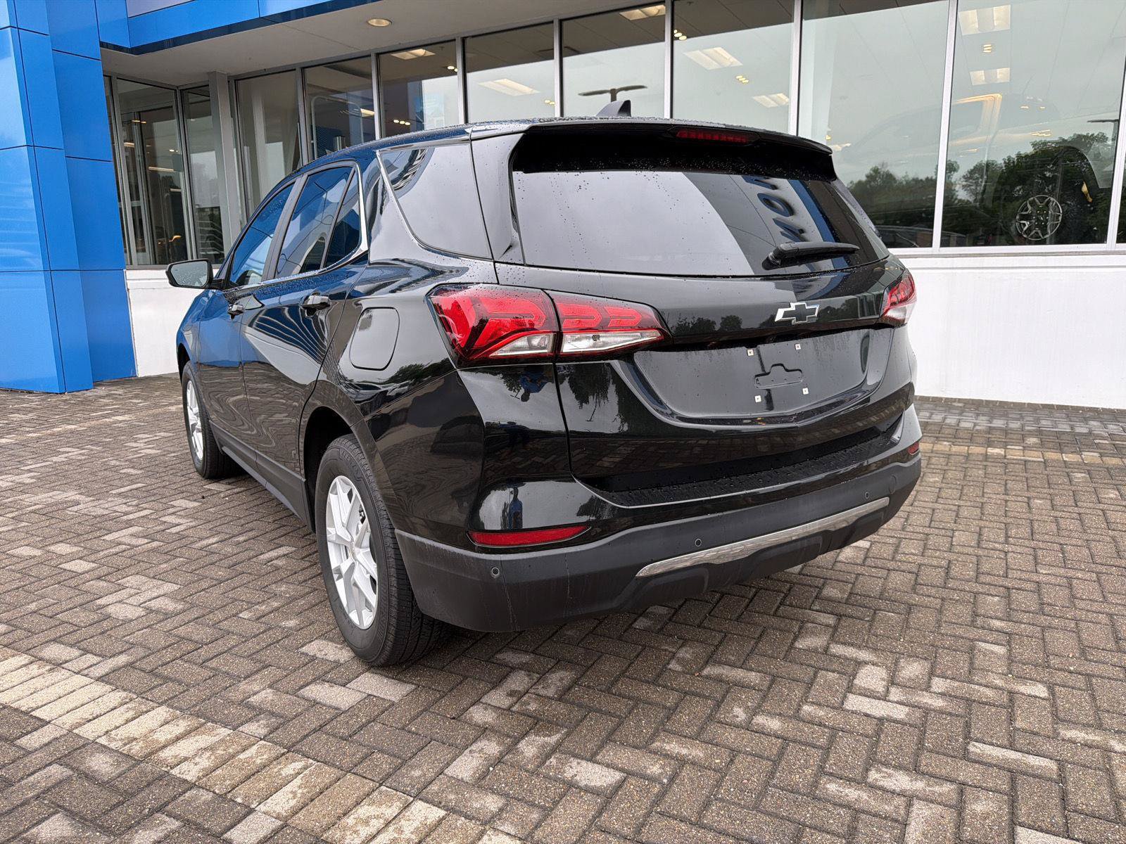 Used 2023 Chevrolet Equinox LT AWD/4WD image 3