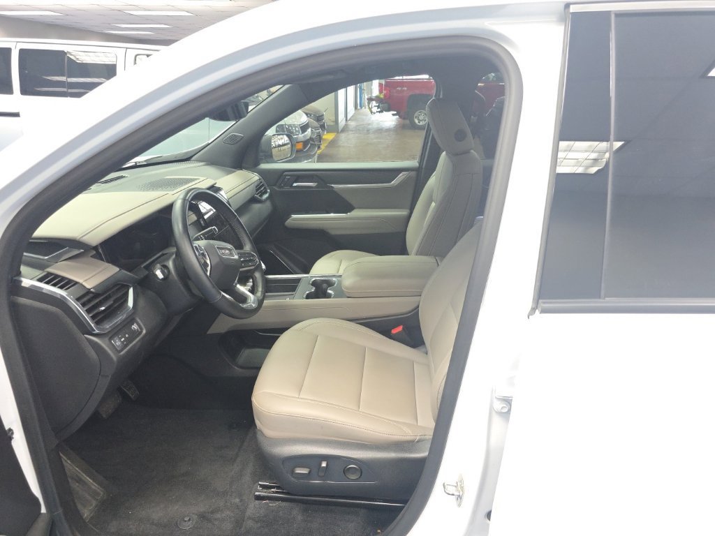 Certified 2026 GMC Acadia Elevation w/ Elevation Premium Package FWD image 22
