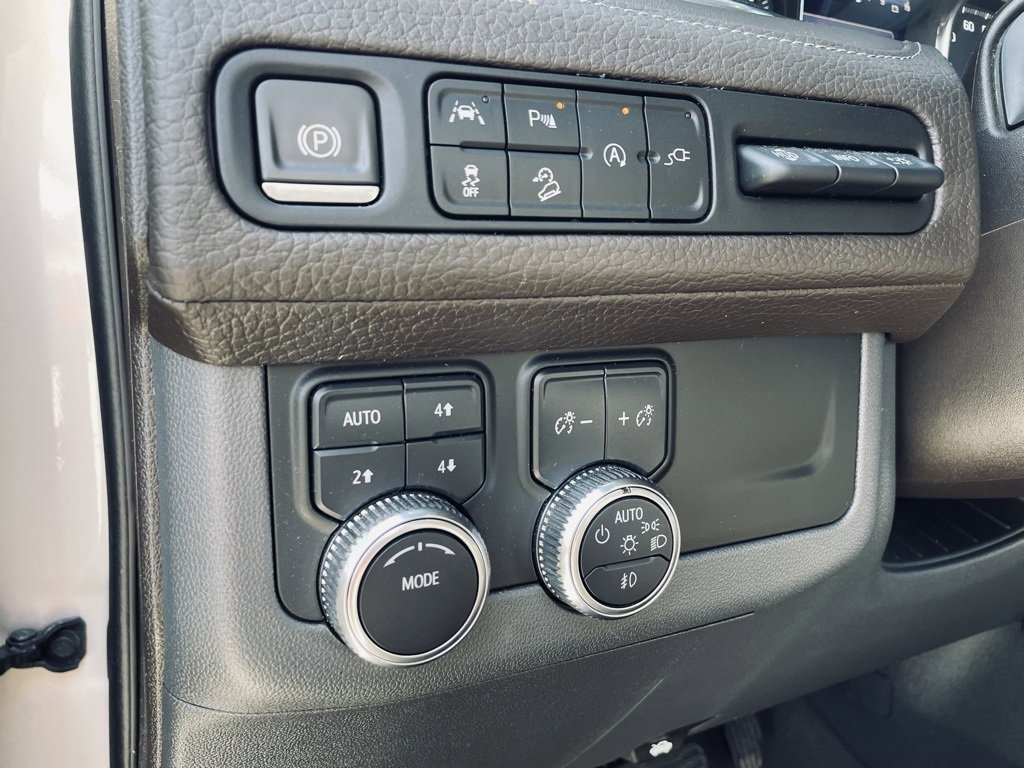 Used 2021 GMC Yukon Denali w/ Denali Premium Package image 10