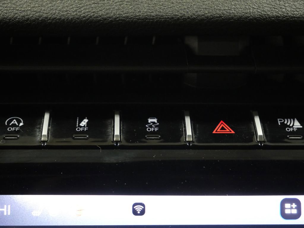 Used 2024 Jeep Grand Cherokee Limited w/ Luxury Tech Group II image 21