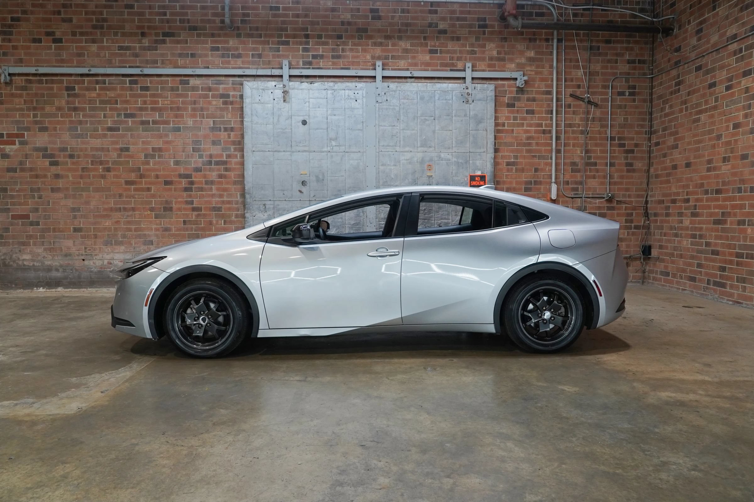 Used 2024 Toyota Prius LE FWD image 1