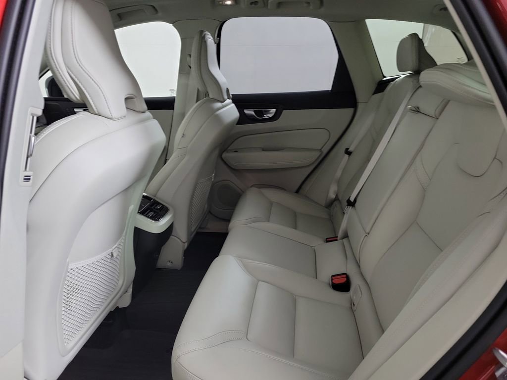 Used 2024 Volvo XC60 B5 Ultimate w/ Protection Package Premier AWD/4WD image 14