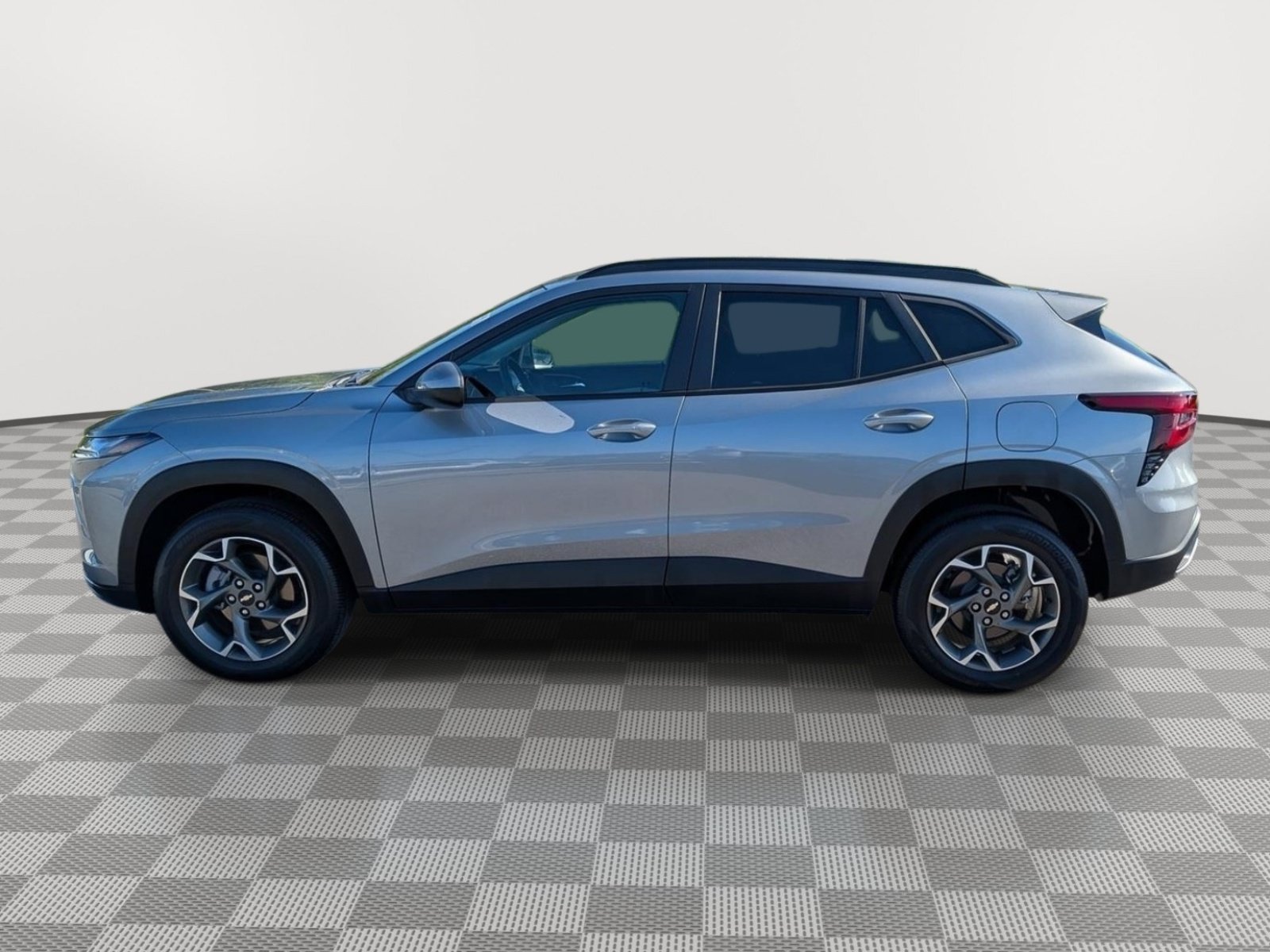 Used 2024 Chevrolet Trax LT w/ Driver Confidence Package FWD image 2