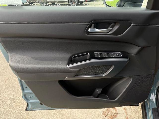 New 2026 Nissan Pathfinder SL image 18