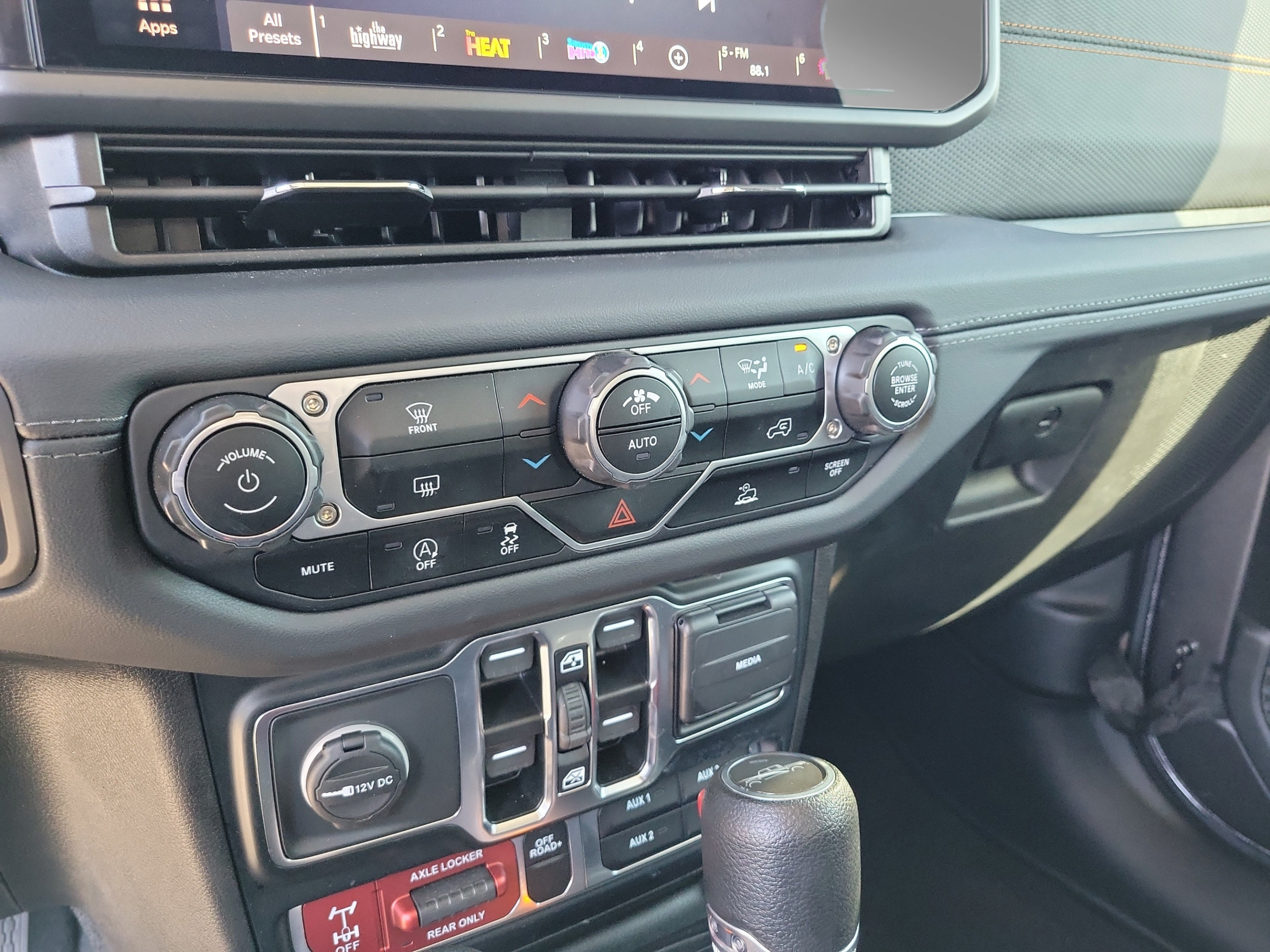 Used 2024 Jeep Gladiator Mojave AWD/4WD image 20