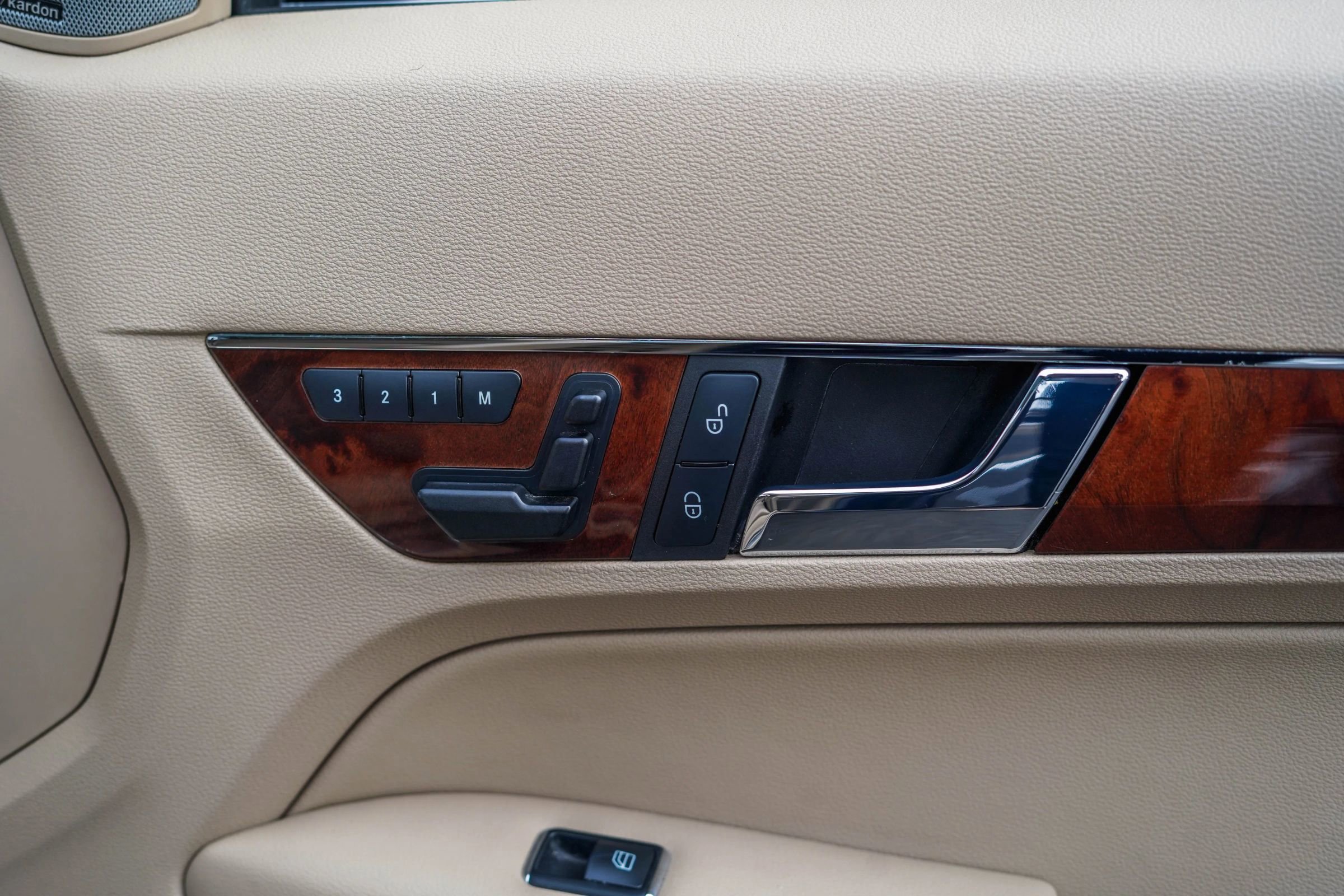 Used 2011 Mercedes-Benz E 350 E 350 Coupe 2D image 28