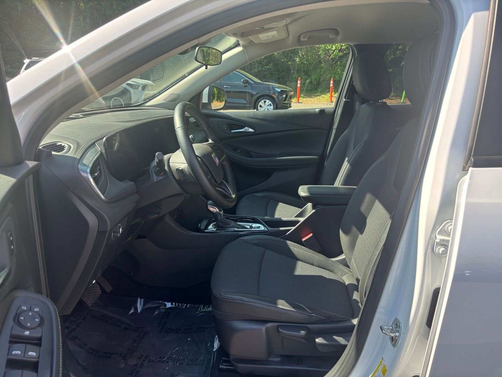 Used 2025 Buick Encore GX Preferred FWD image 25