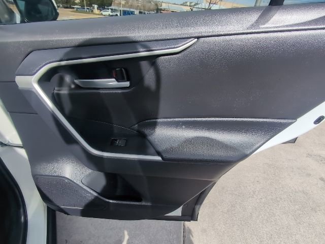 Used 2025 Toyota RAV4 XLE AWD/4WD image 29