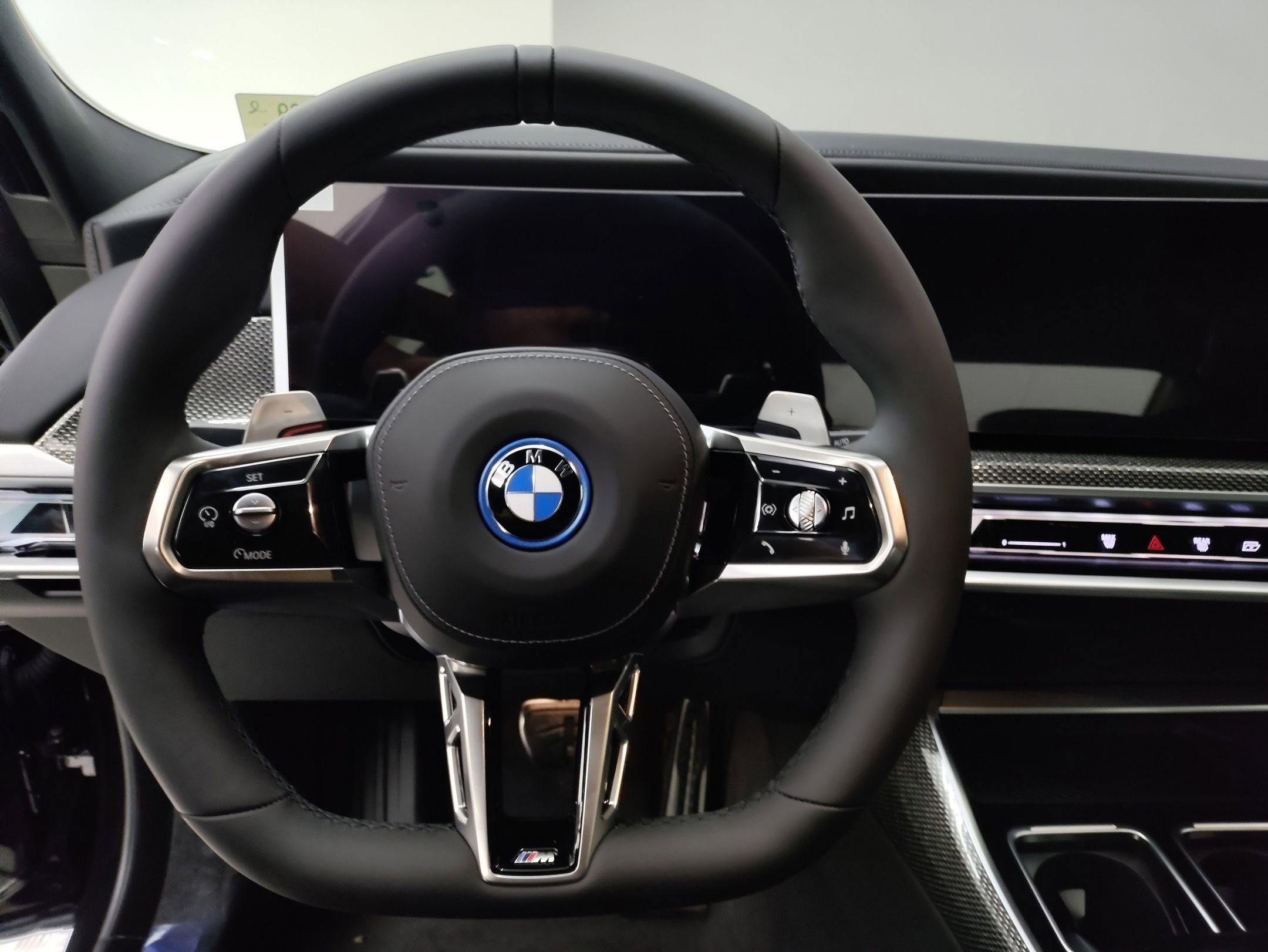 New 2026 BMW 750e xDrive image 15