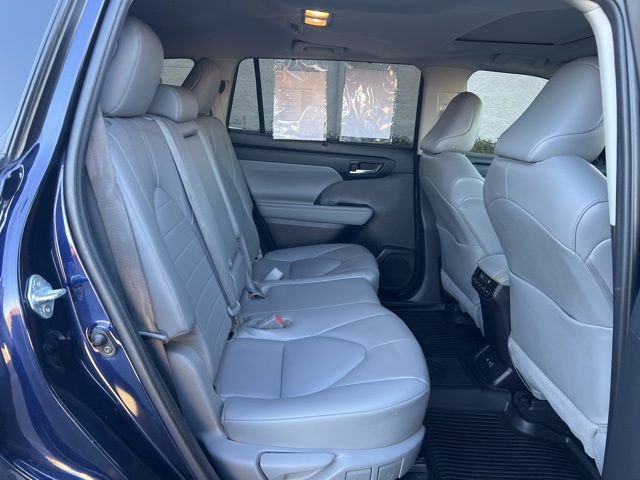Used 2021 Toyota Highlander XLE AWD/4WD image 27