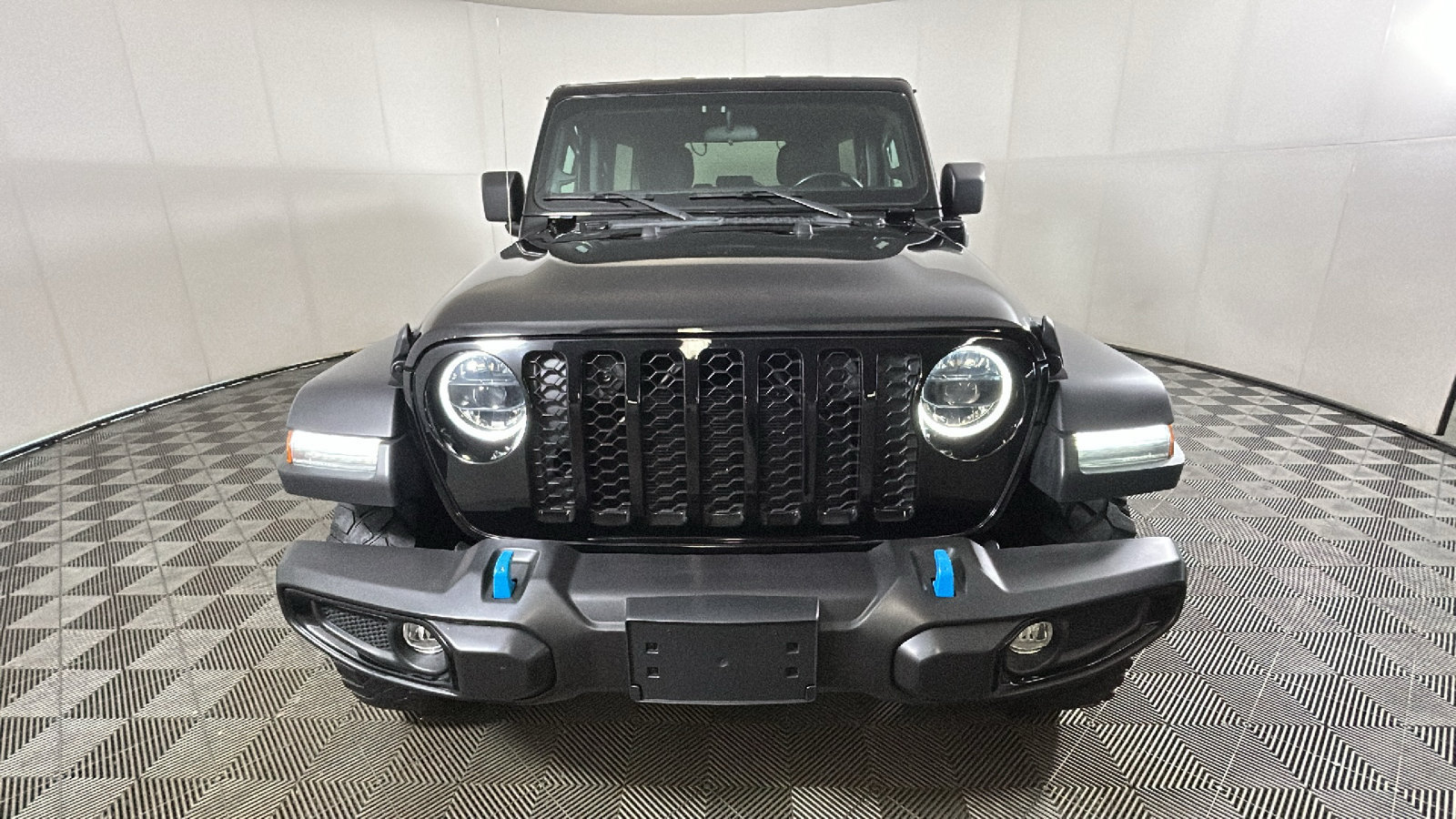Used 2023 Jeep Wrangler Unlimited w/ Cold Weather Group AWD/4WD image 9
