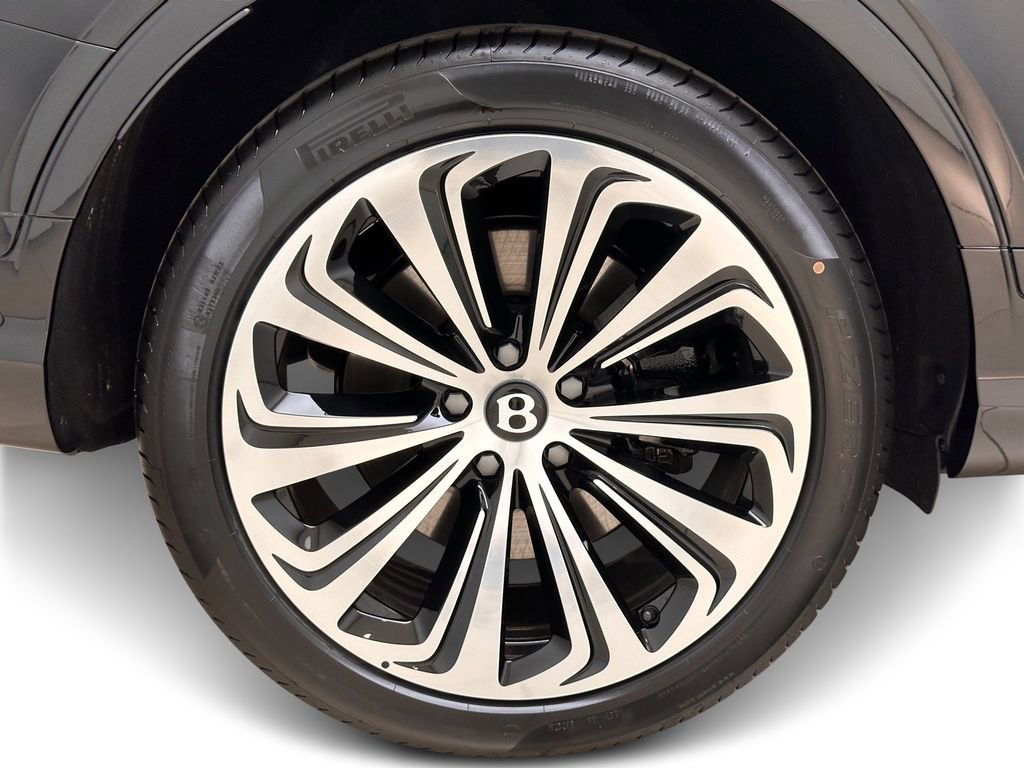 Used 2024 Bentley Bentayga image 12