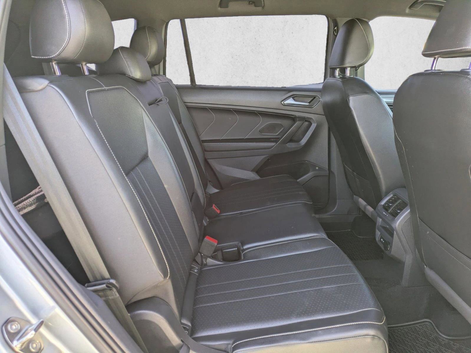 Used 2022 Volkswagen Tiguan SE R-Line FWD image 17