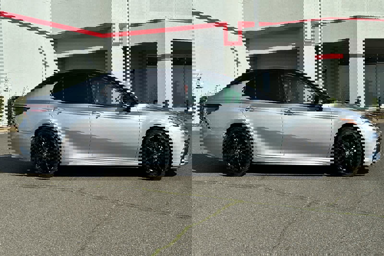 Used 2022 Toyota Camry XSE image 6