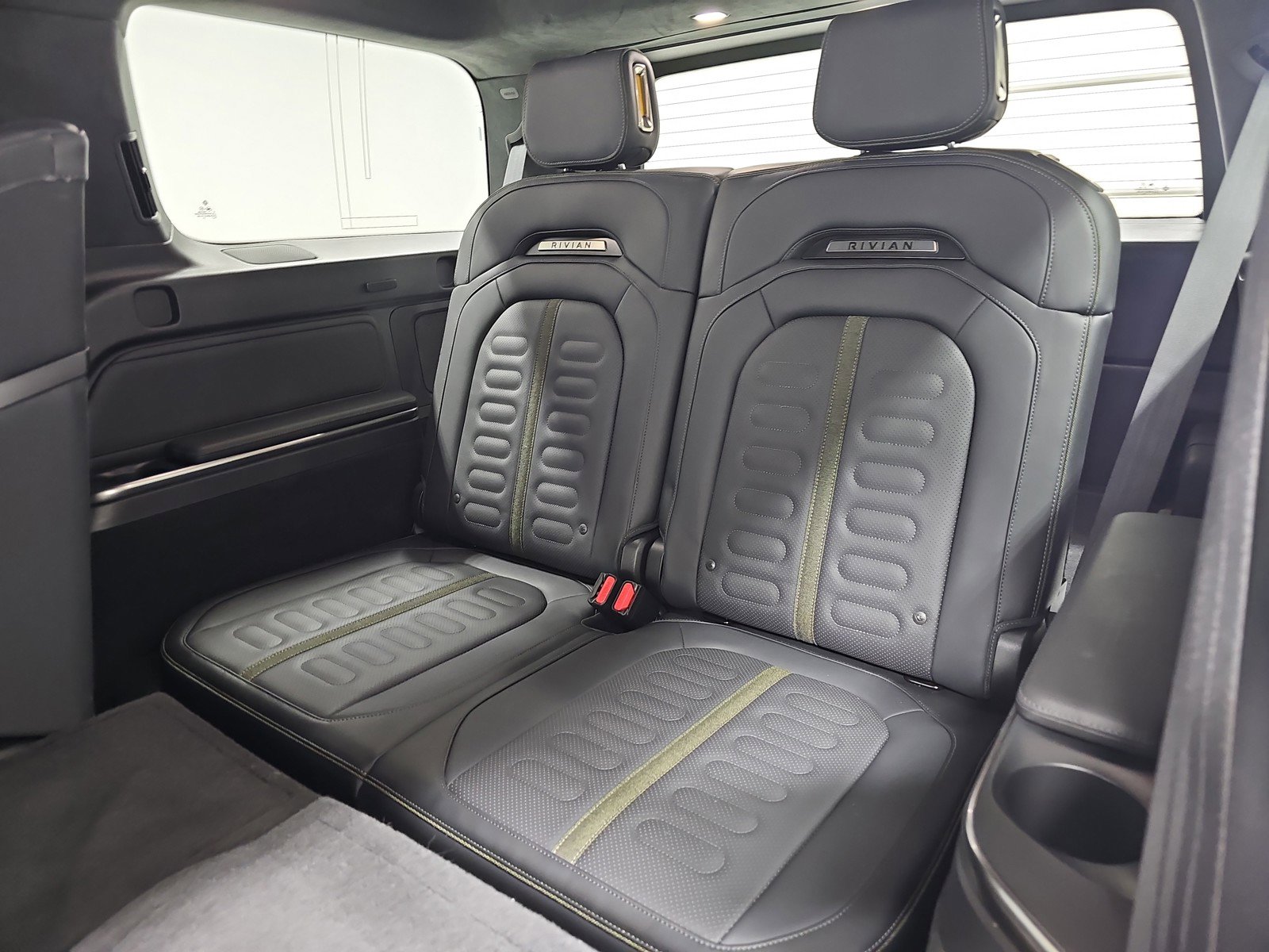 Used 2024 Rivian R1S Adventure AWD/4WD image 22