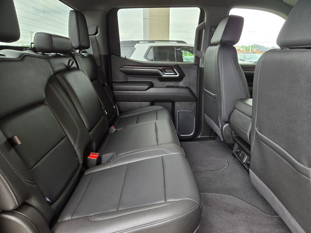 Used 2024 GMC Sierra 1500 SLT image 24