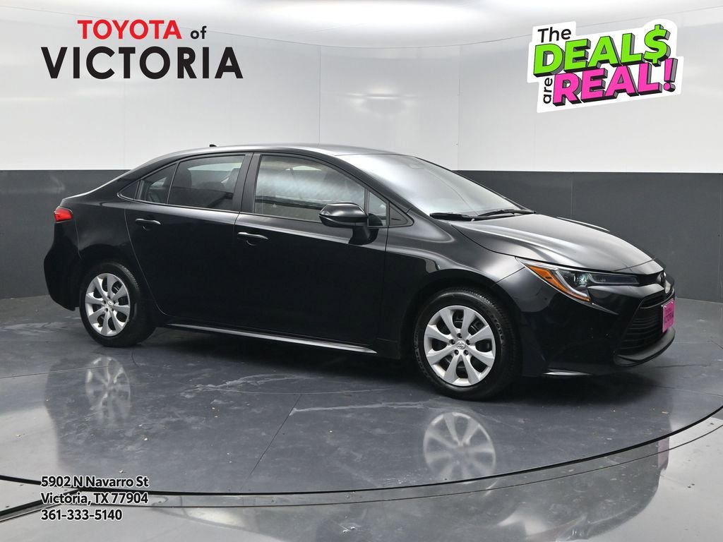 Used 2025 Toyota Corolla LE image 1