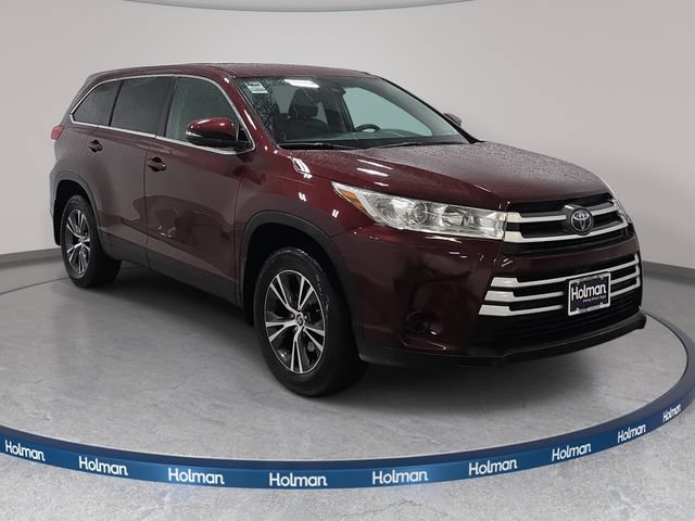 Used 2019 Toyota Highlander LE AWD/4WD image 4