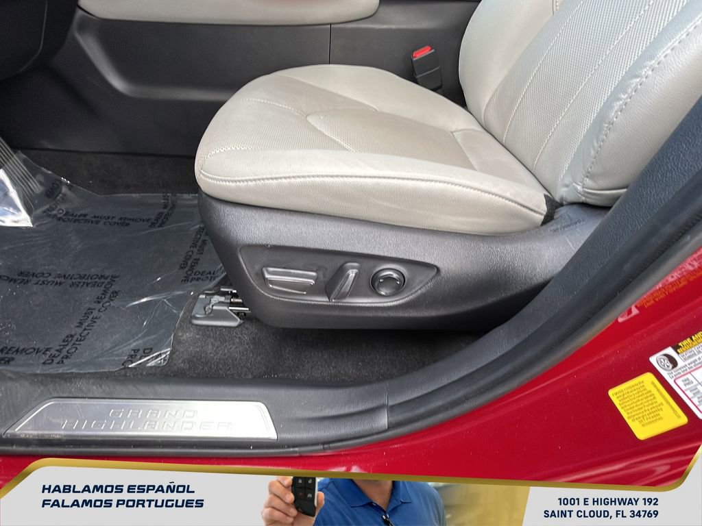 Used 2025 Toyota Grand Highlander AWD image 13