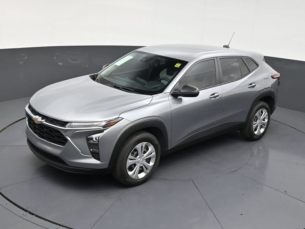 Used 2025 Chevrolet Trax LS FWD image 12