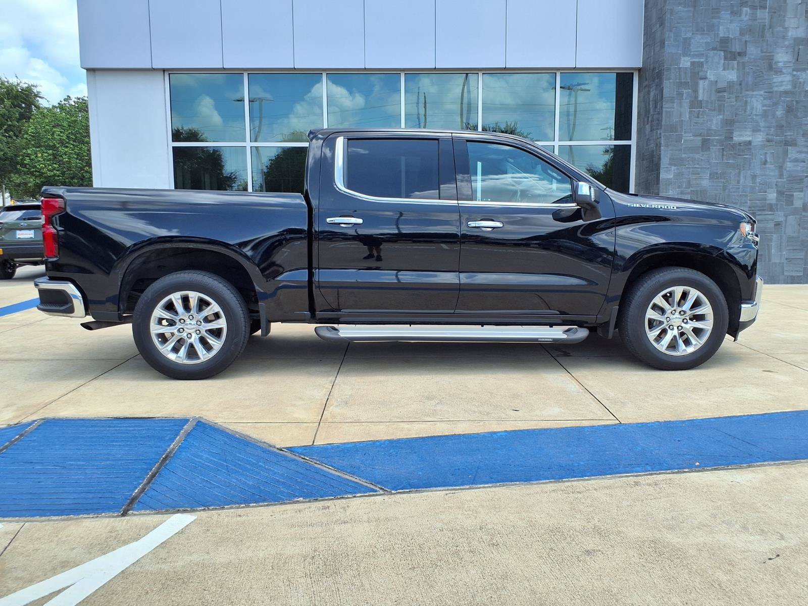 Used 2021 Chevrolet Silverado 1500 LTZ w/ LTZ Premium Package RWD image 25
