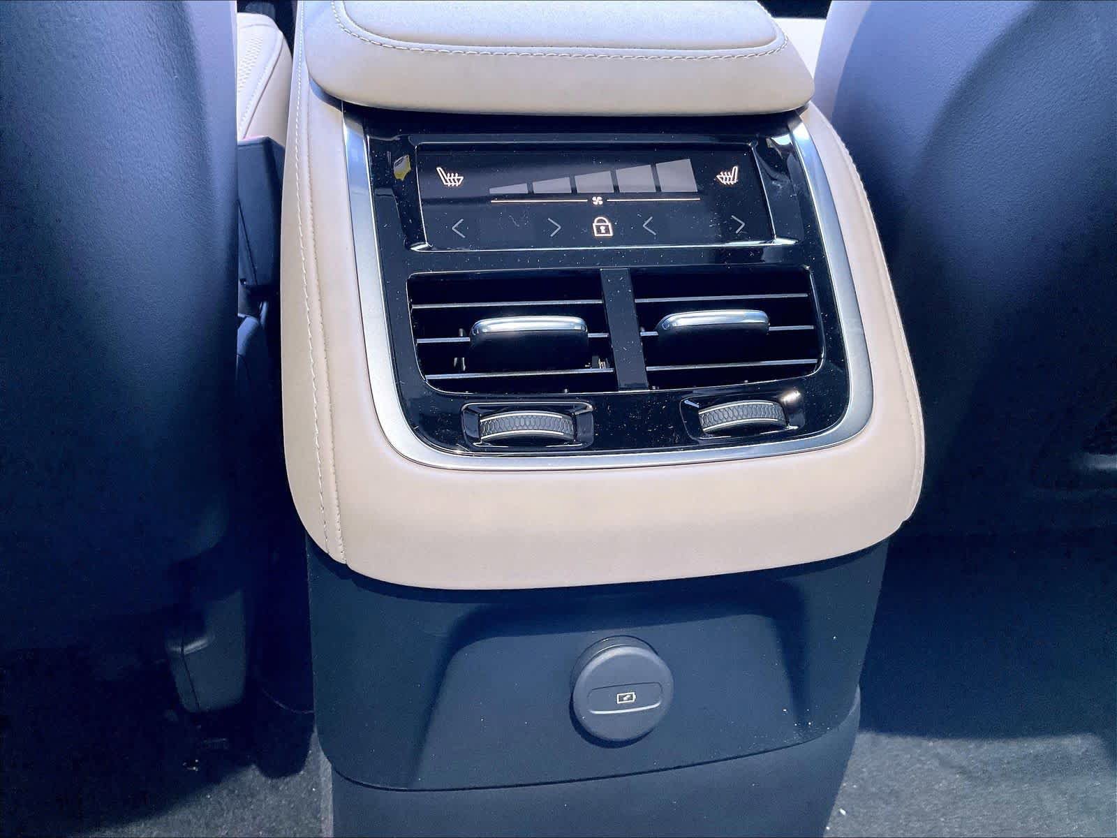 New 2026 Volvo XC90 T8 Plus w/ Protection Package AWD/4WD image 16