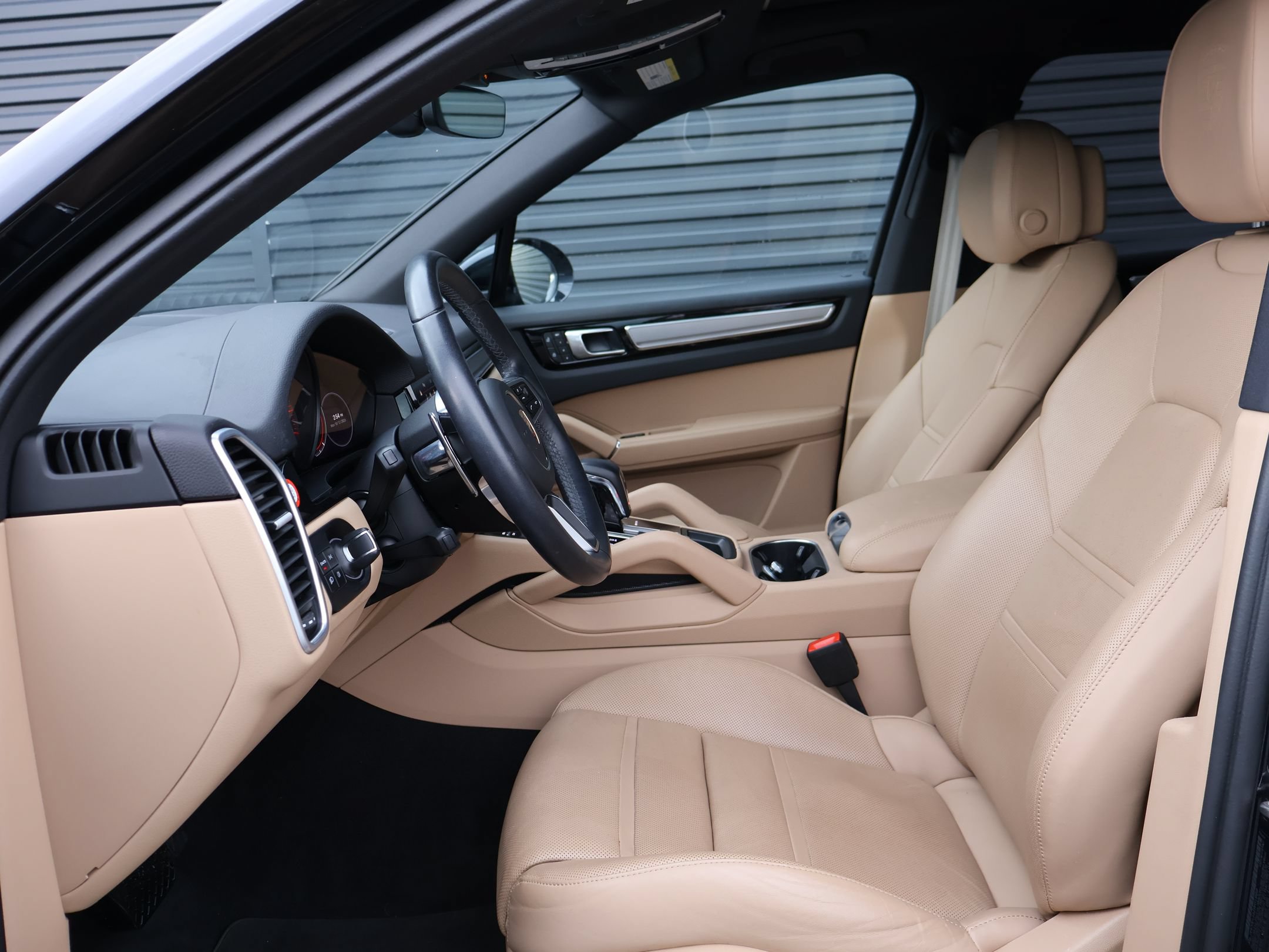 Certified 2023 Porsche Cayenne Platinum Edition AWD/4WD image 5