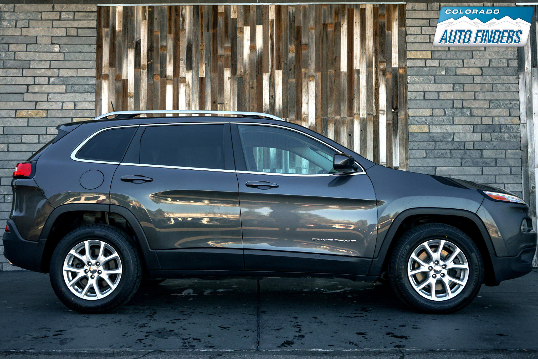 Used 2016 Jeep Cherokee Latitude w/ Cold Weather Group image 8