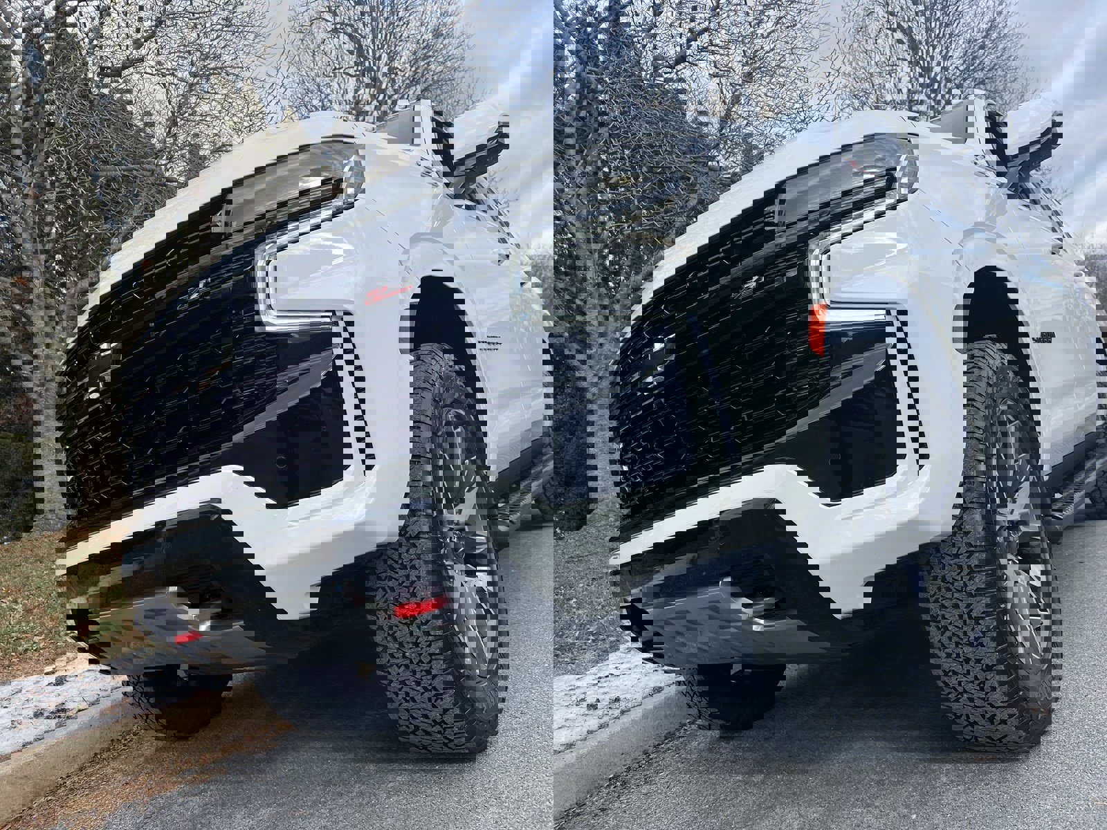 Used 2023 Chevrolet Suburban Z71 w/ Luxury Package image 76