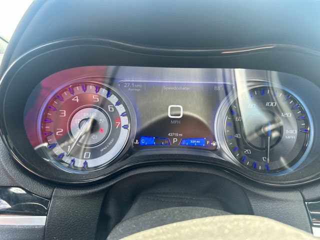 Used 2023 Chrysler 300 S RWD image 9