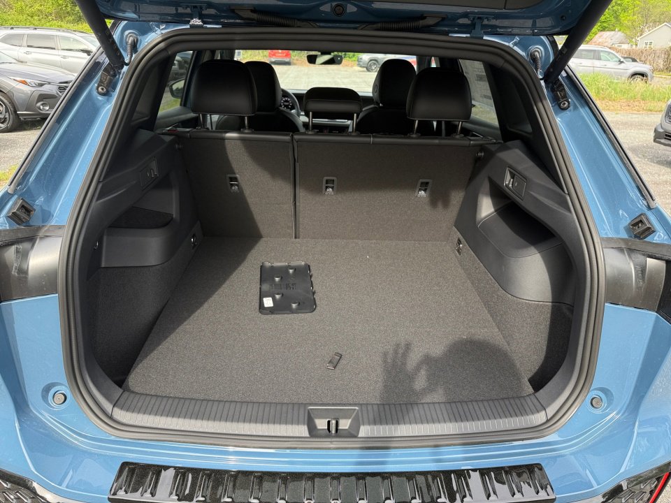 New 2026 Volkswagen Tiguan SE R-Line AWD/4WD image 15