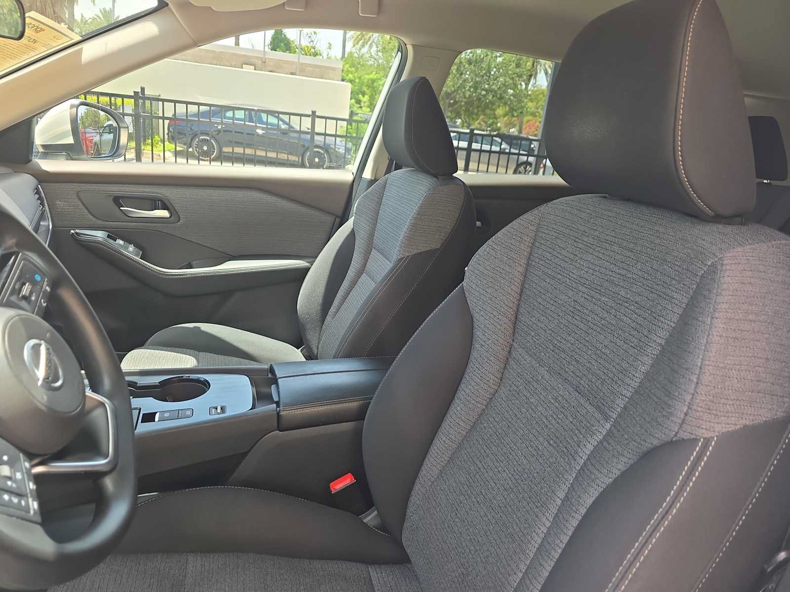 Used 2021 Nissan Rogue SV FWD image 15