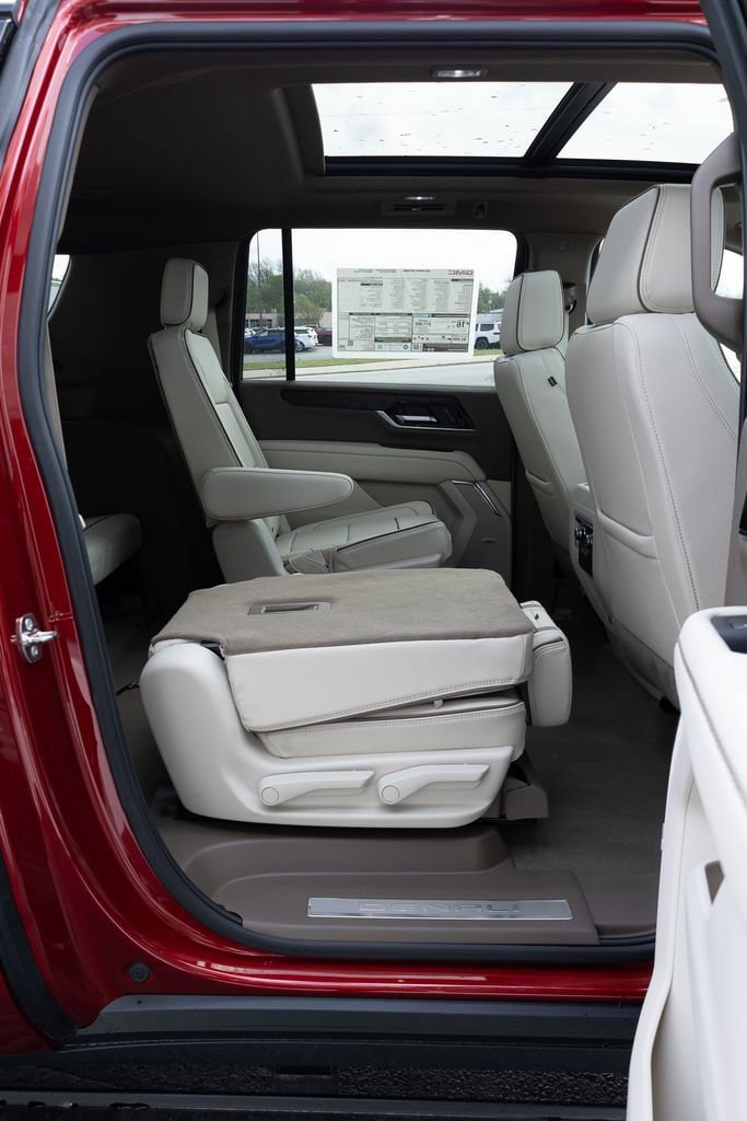 New 2026 GMC Yukon XL Denali w/ Sun & Power Step Package AWD/4WD image 28