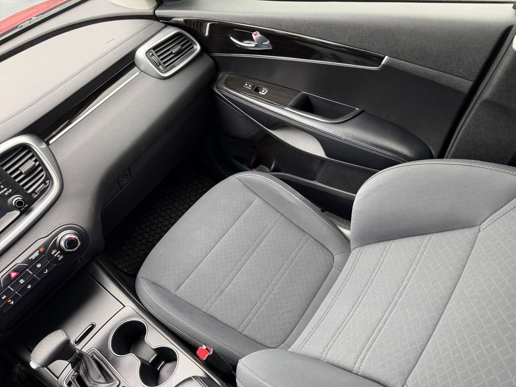 Used 2019 Kia Sorento LX image 23