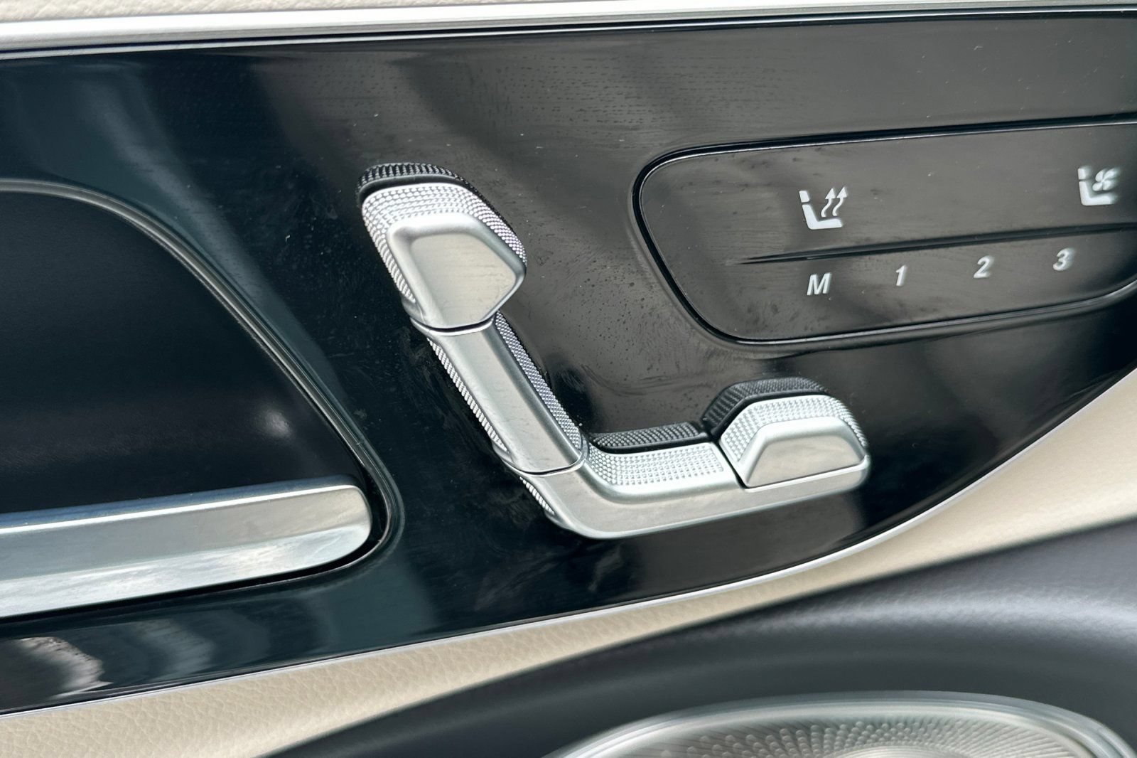 Used 2025 Mercedes-Benz E 350 4MATIC Sedan image 15
