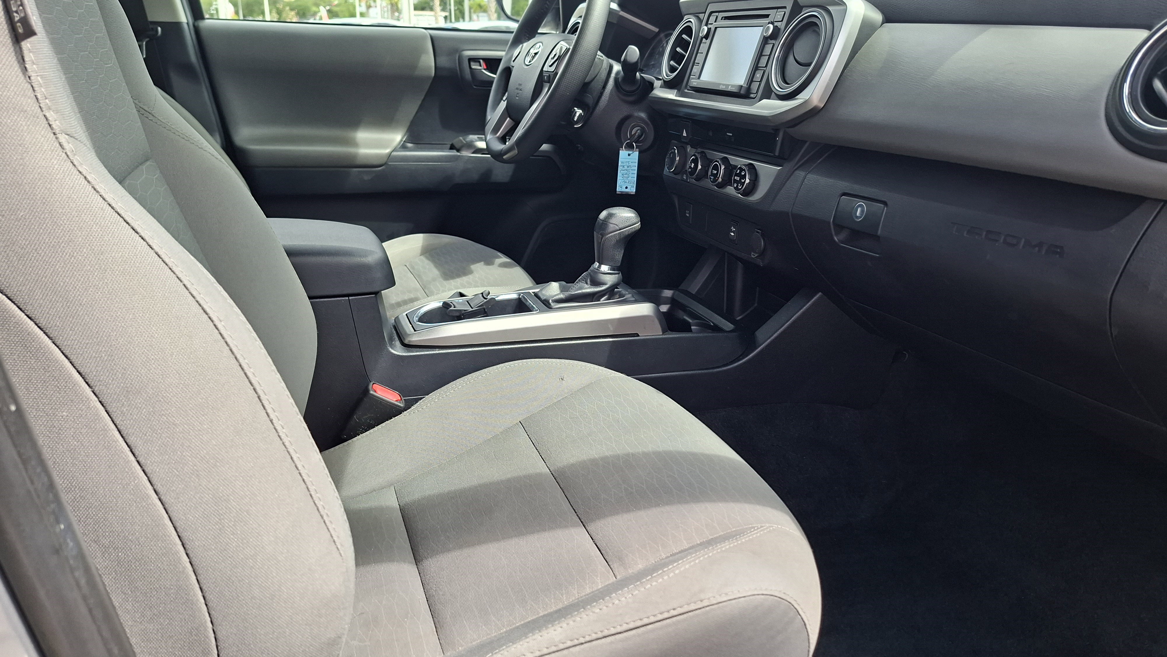 Used 2016 Toyota Tacoma SR5 w/ SR5 Appearance Package (SN) image 22