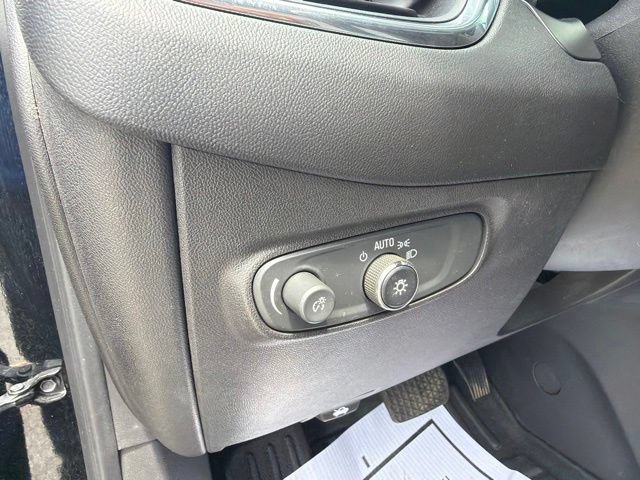 Used 2019 Chevrolet Equinox LS w/ LS Convenience Package FWD image 25