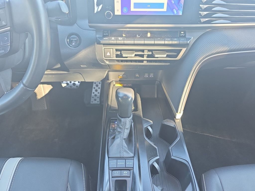Used 2025 Toyota Camry SE image 11