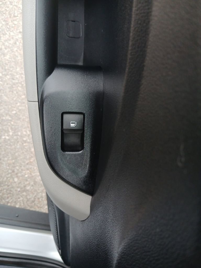 Used 2023 Hyundai Venue SEL image 30