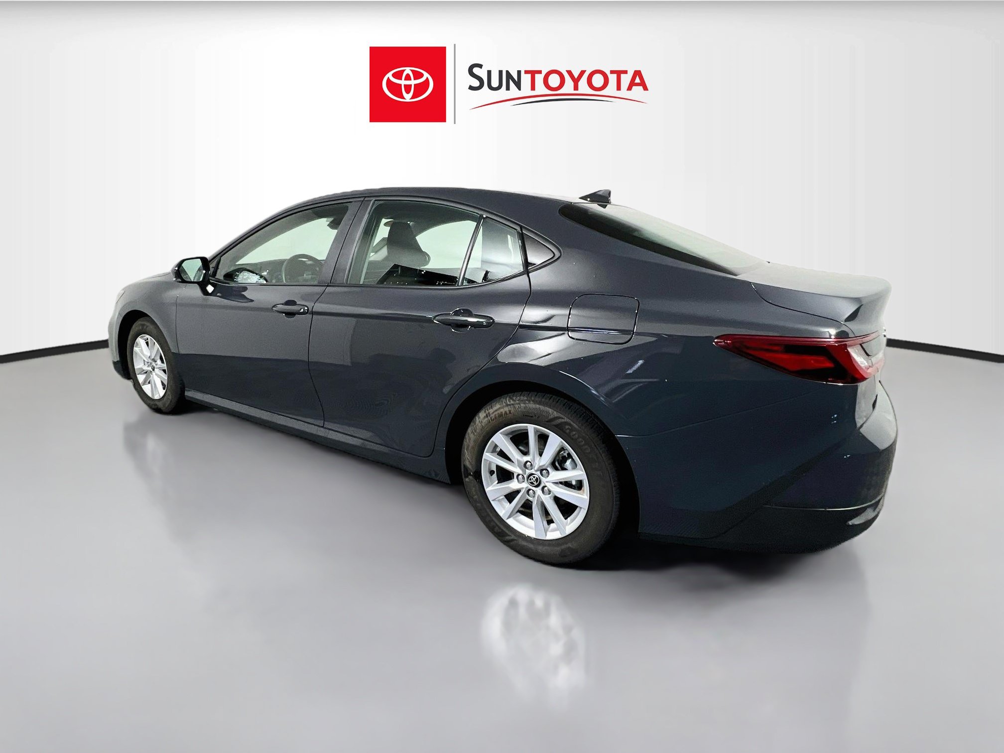 Used 2025 Toyota Camry LE FWD image 6