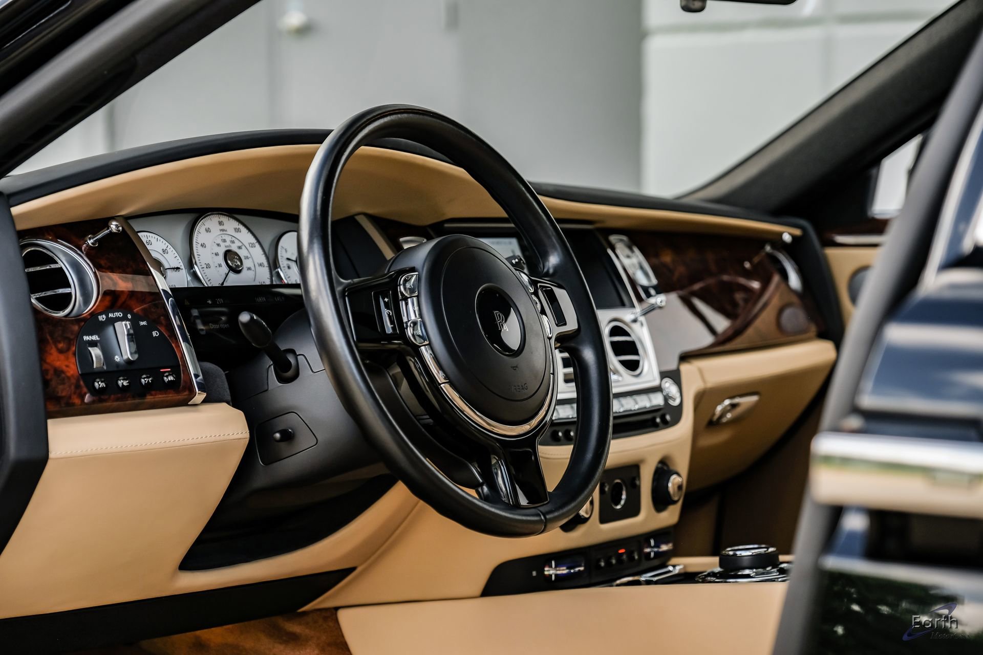 Used 2017 Rolls-Royce Ghost RWD image 46